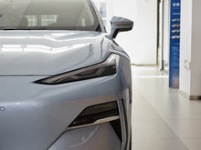 2025 yE8 700km h{
