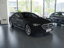2025 YE Ŀ E 300 L r\