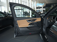 2025 YE Ŀ E 300 L r\