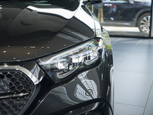 2025 YE Ŀ E 300 L r\