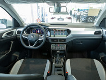2023 ̽Ӱ 200TSI DSG R-Line