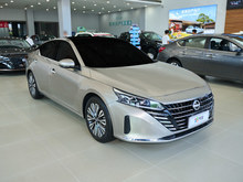 2025 [ 2.0L XL-TLS 