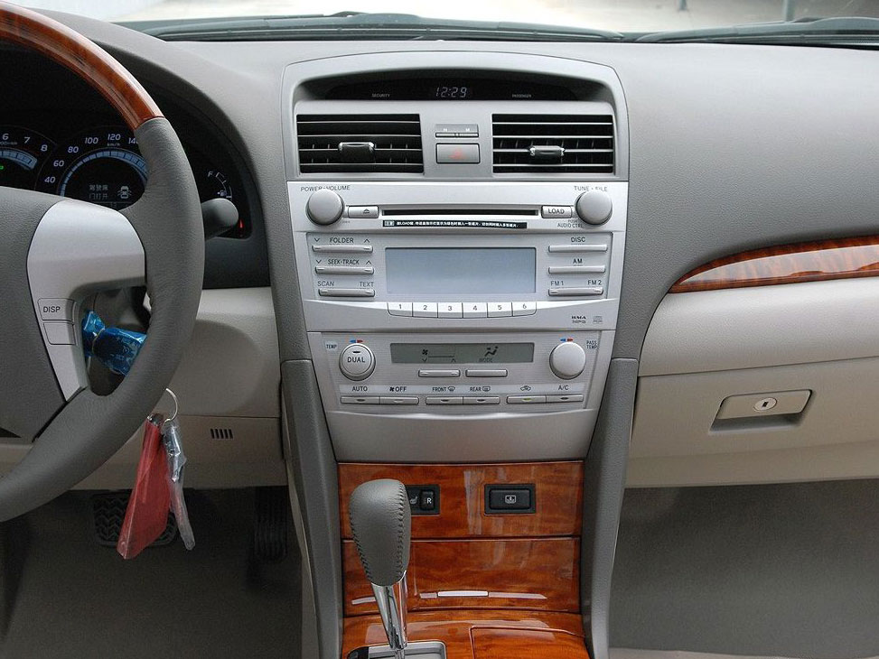 凯美瑞中控方向盘第2382张点击查看下一张清晰大图